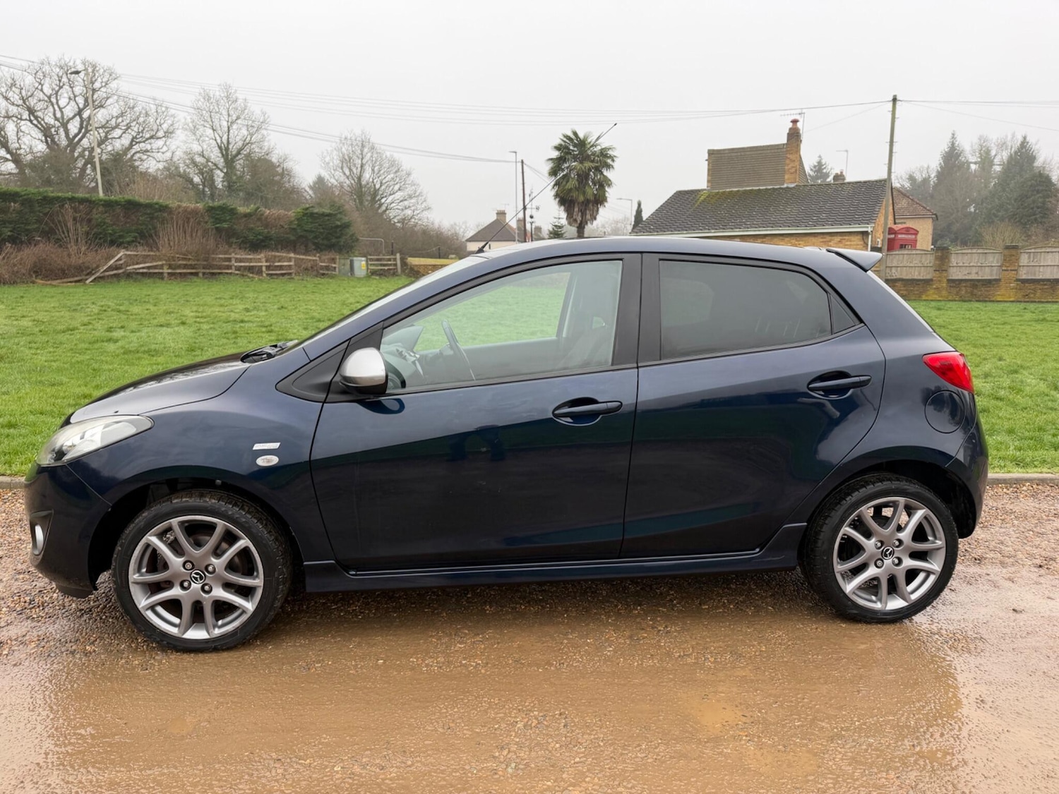 Used Mazda Mazda2 2014 for sale - 77143874: Photo 2