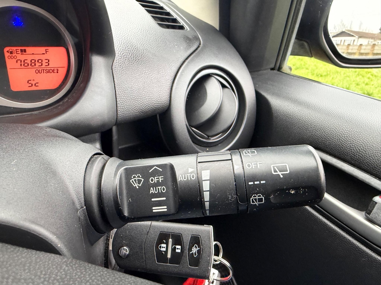 Used Mazda Mazda2 2014 for sale - 77143874: Photo 24