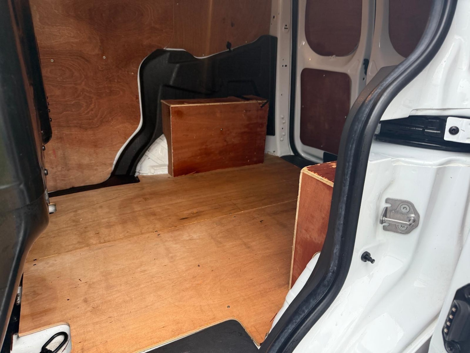 Used Ford Transit Courier for sale - 78048096: Photo 16