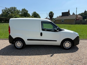 Used Vauxhall Combo 2018 for sale - 79011996: Photo