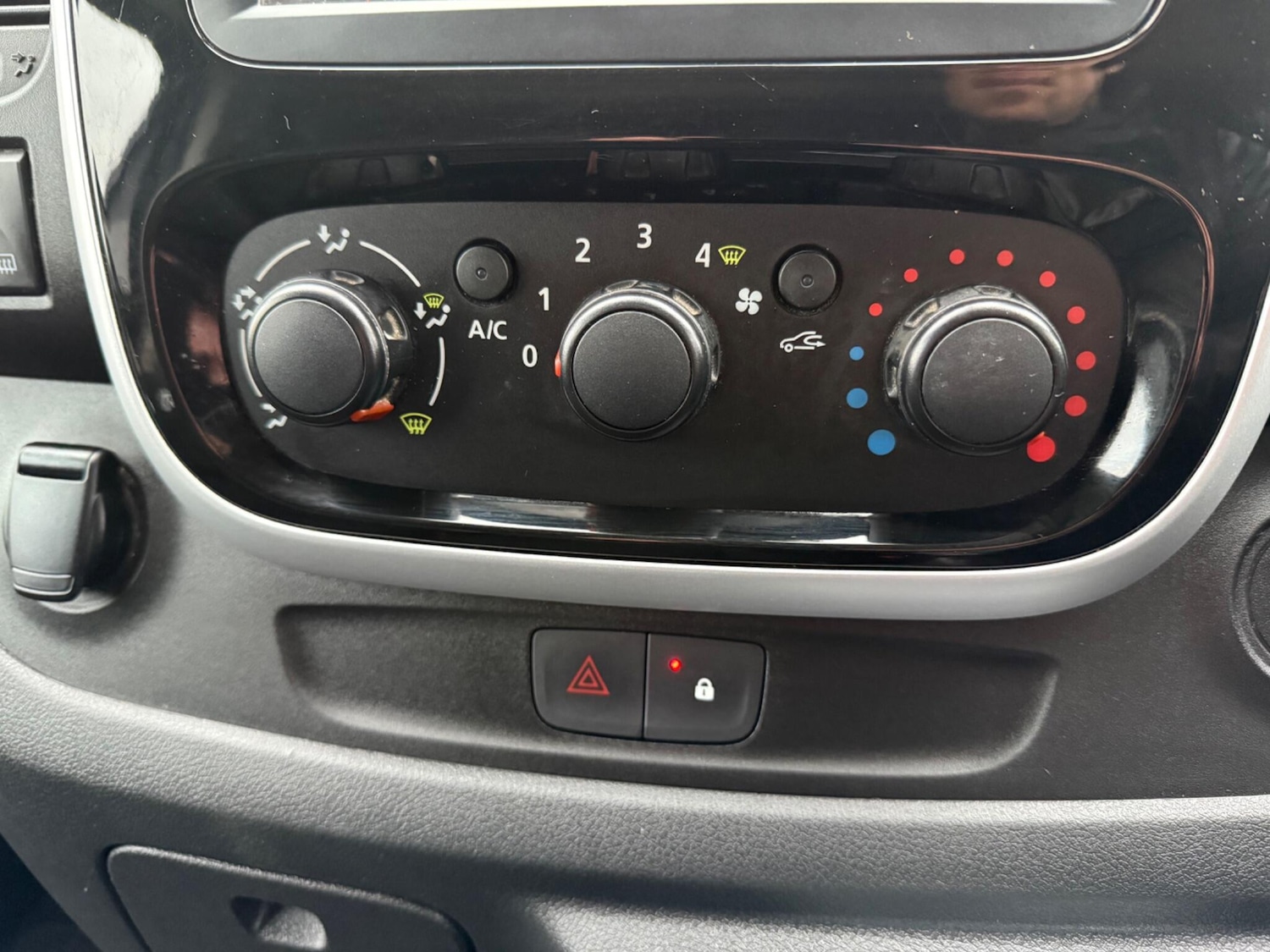 Used Renault Trafic 2017 for sale - 76550460: Photo 15