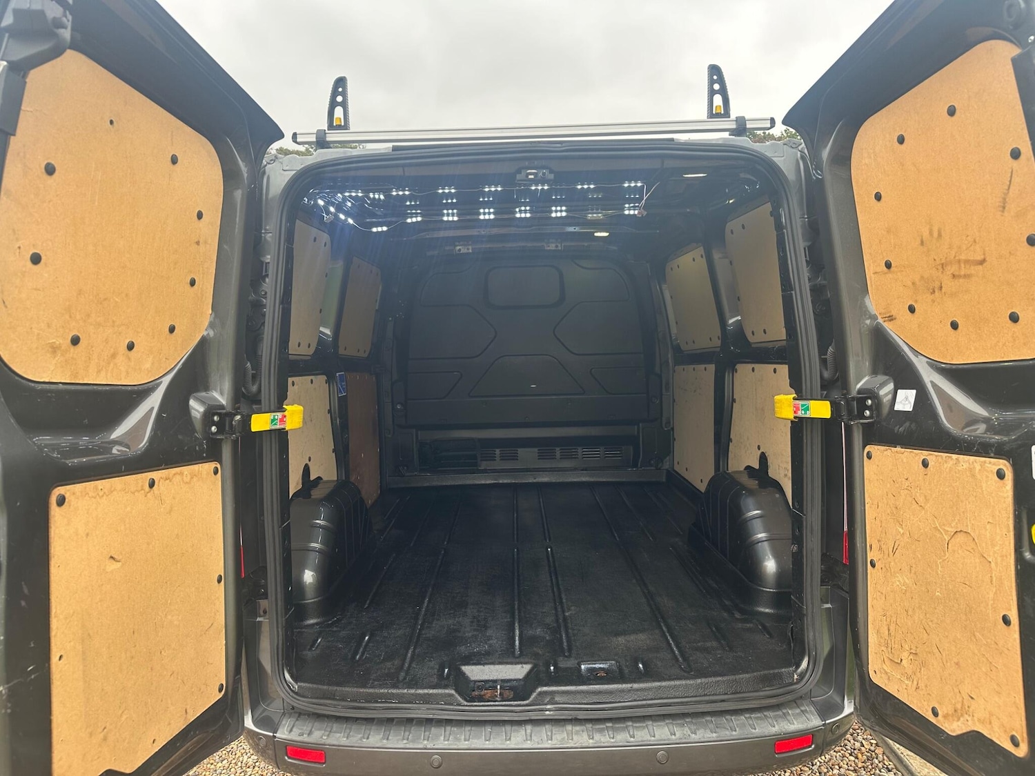 Used Ford Transit Custom 2017 for sale - 75991439: Photo 8