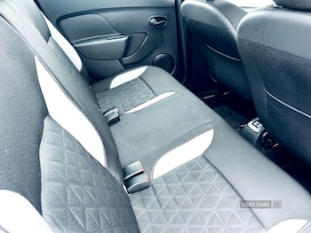 Used Dacia Sandero Stepway 2015 for sale - 76586133: Photo