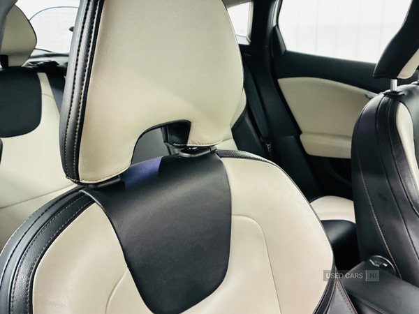 Used Volvo V40 2014 for sale - 77825508: Photo 2