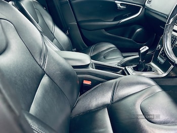 Used Volvo V40 2015 for sale - 75508553: Photo