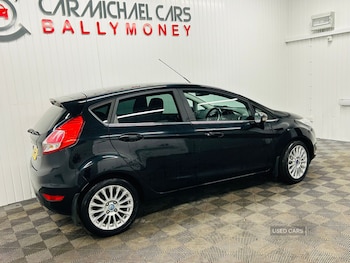 Used Ford Fiesta 2015 for sale - 77613201: Photo