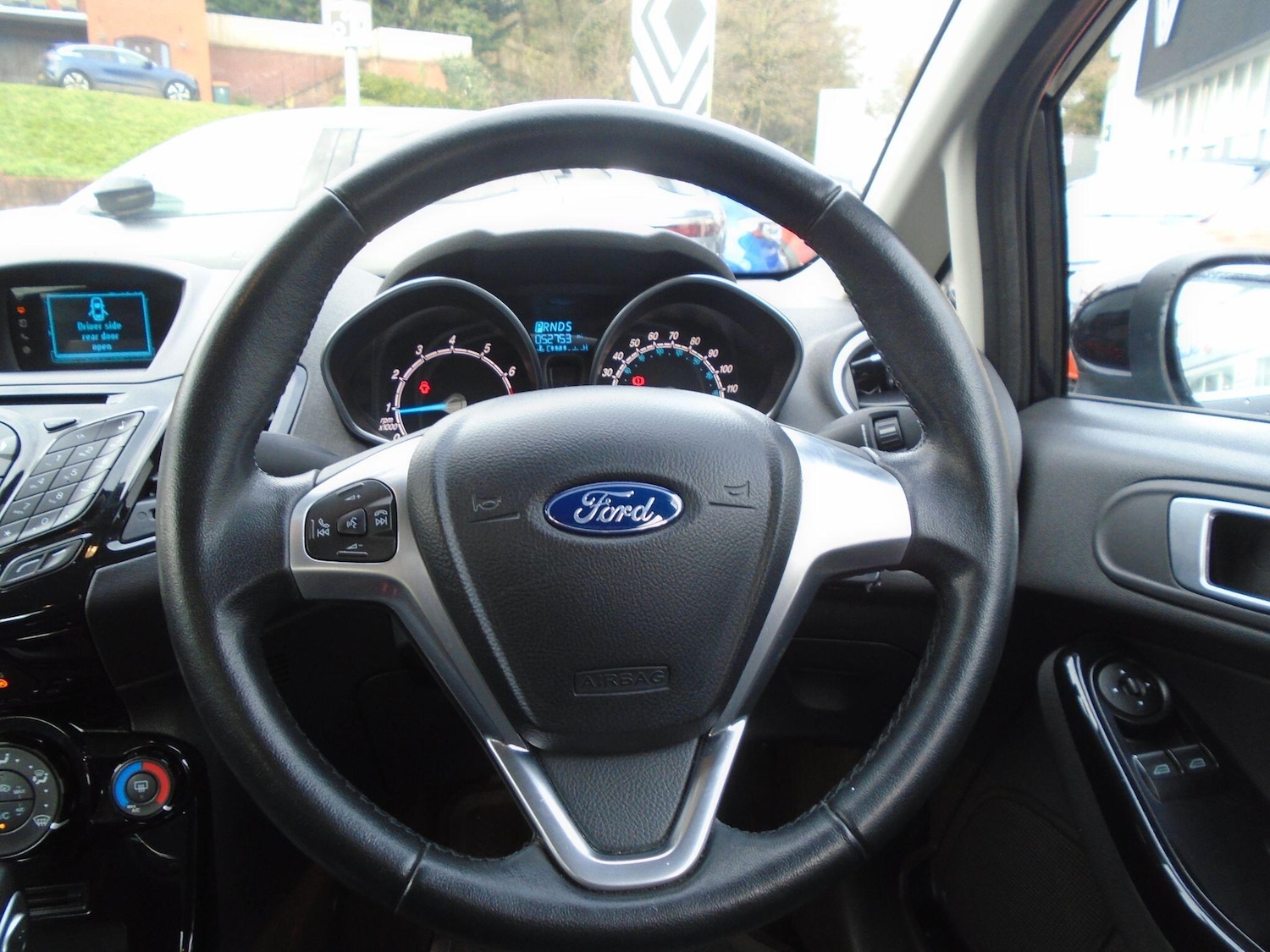 Used Ford Fiesta 2015 for sale - 76715050: Photo 32