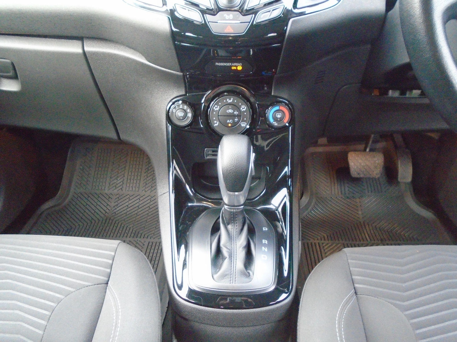 Used Ford Fiesta 2015 for sale - 76715050: Photo 34