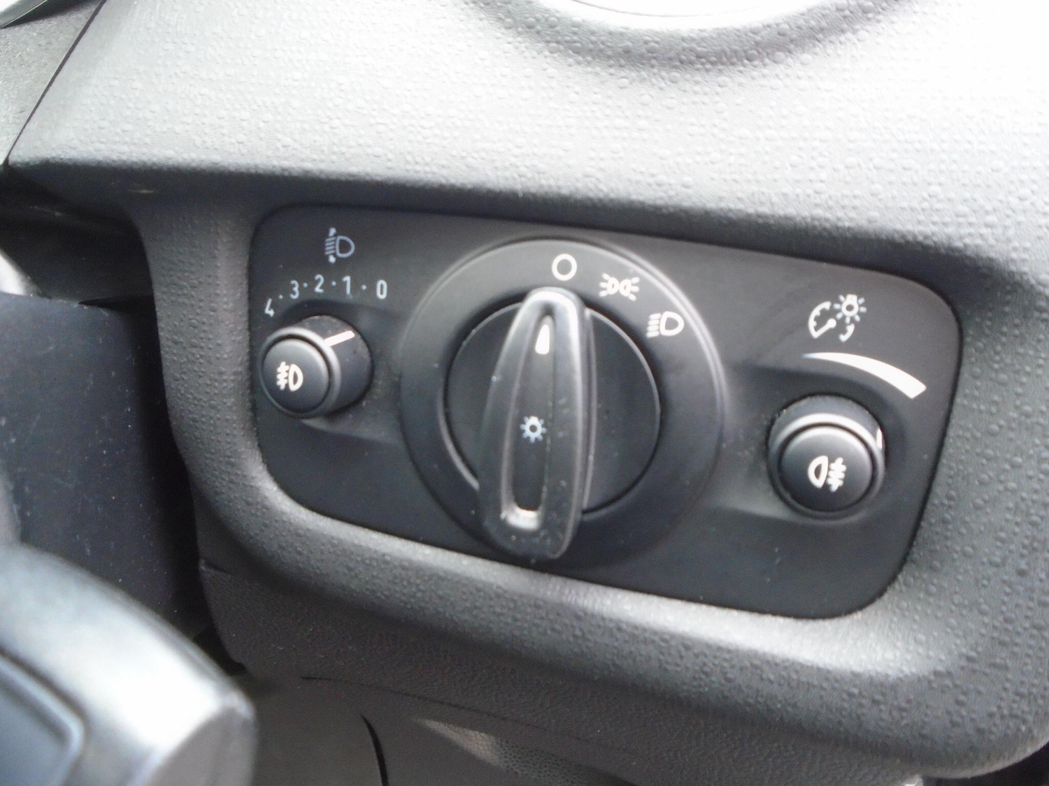 Used Ford Fiesta 2015 for sale - 76715050: Photo 40