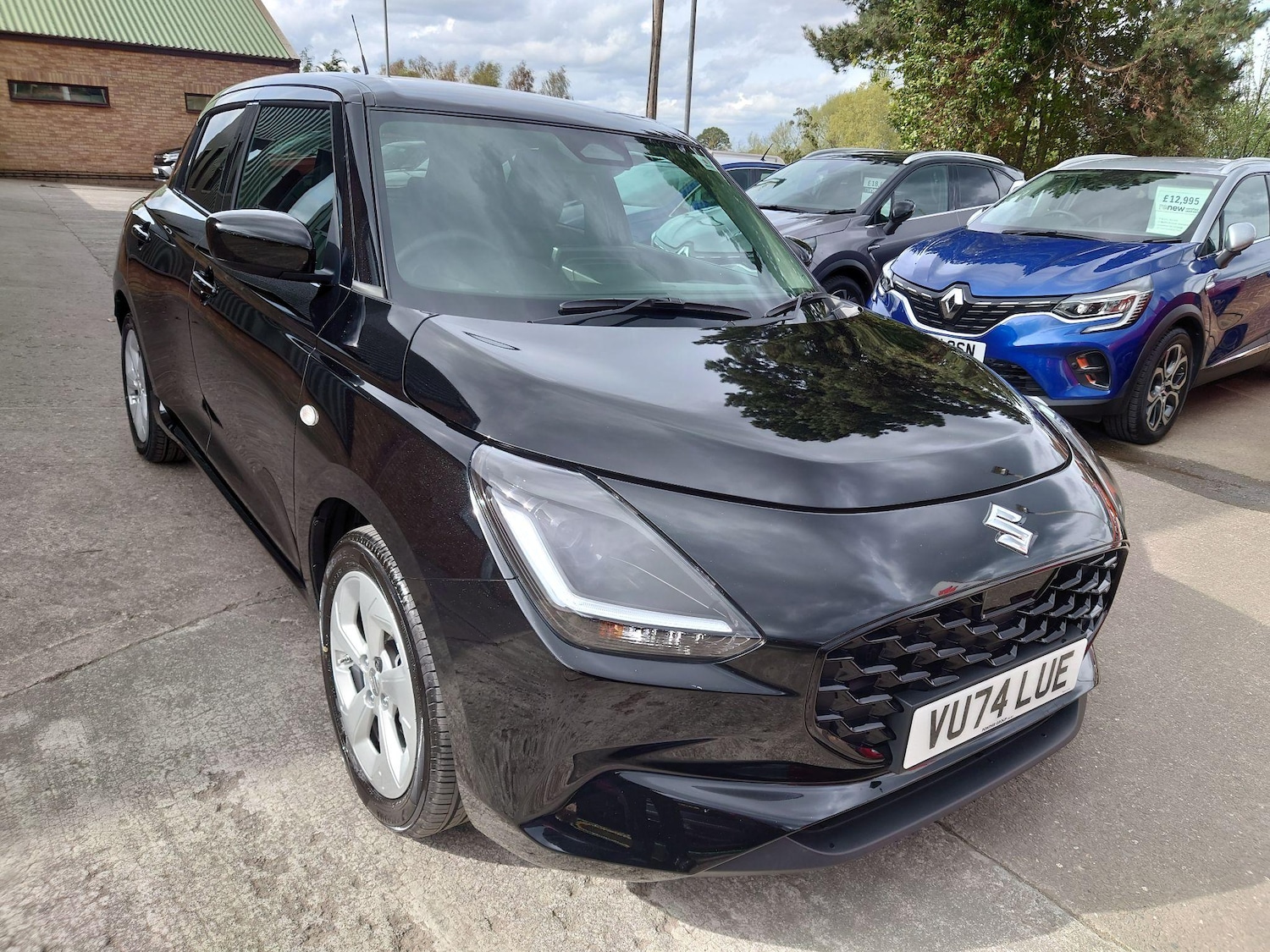 Used Suzuki Swift 2024 for sale - 76645062: Photo 1