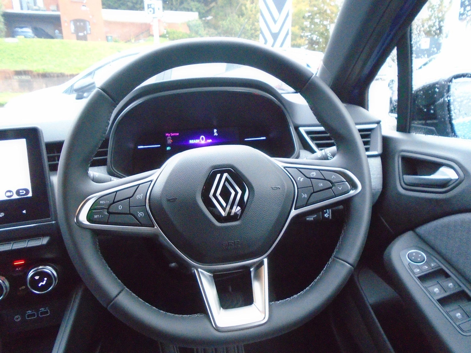 Used Renault Clio 2024 for sale - 76645100: Photo 34