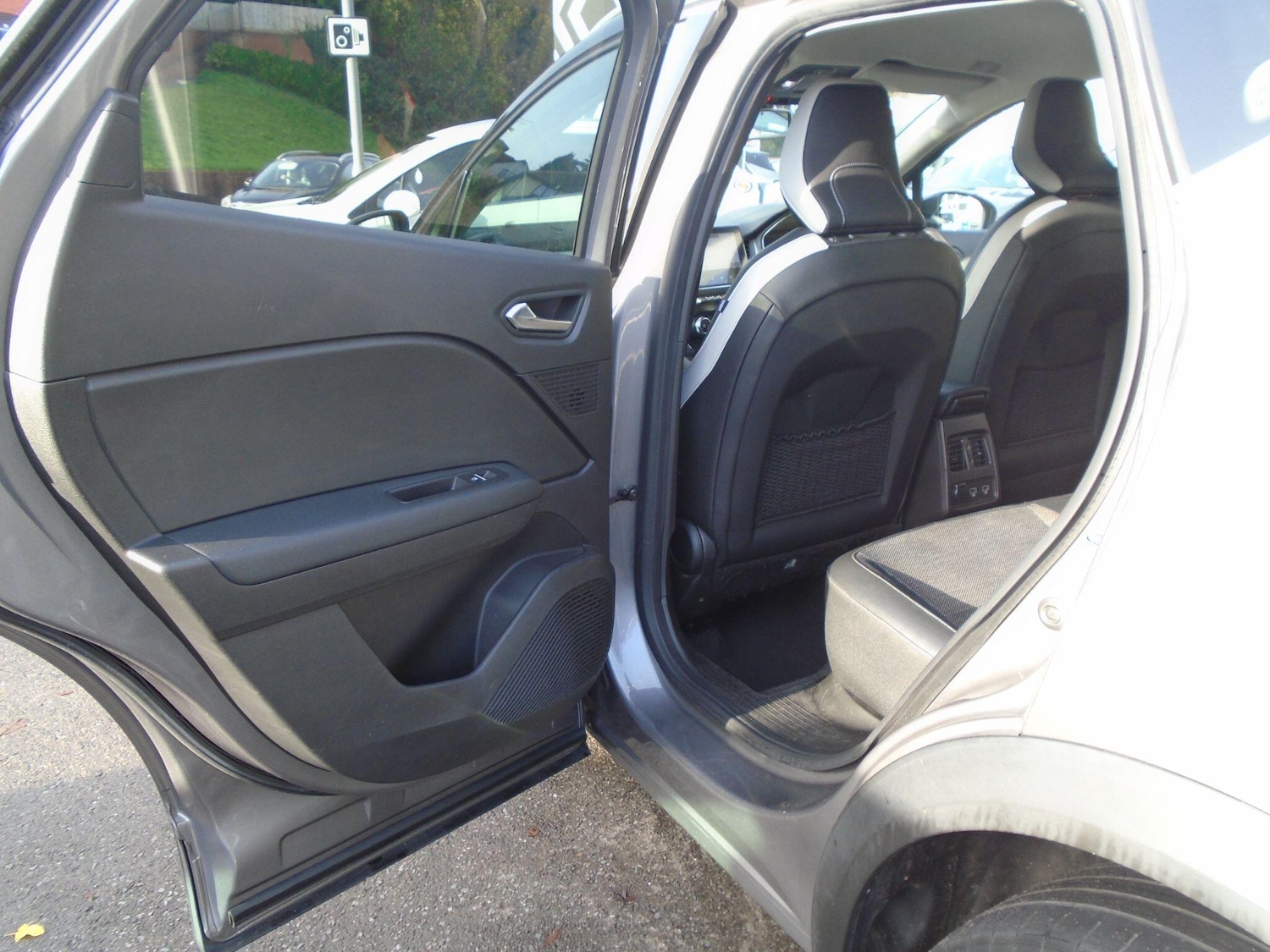 Used Renault Captur 2022 for sale - 76645512: Photo 30
