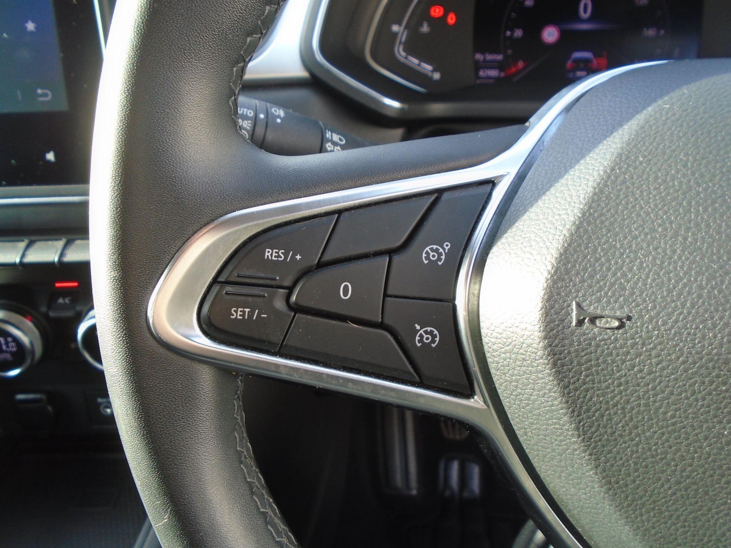 Used Renault Captur 2022 for sale - 76645512: Photo 46