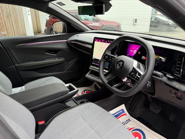 Used Renault Megane E Tech 2024 for sale - 76214925: Photo 18