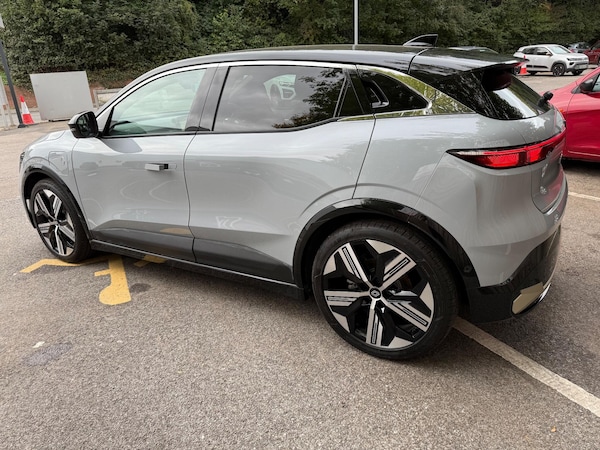 Used Renault Megane E Tech 2024 for sale - 76214925: Photo 4