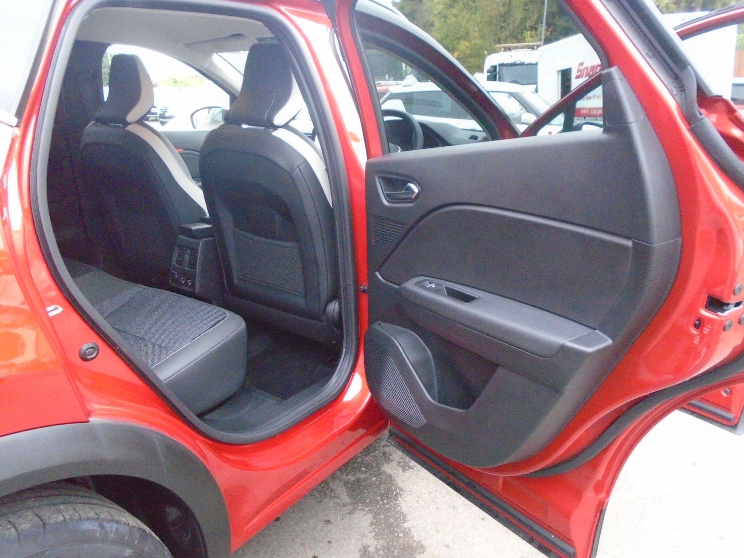 Used Renault Captur for sale - 76994481: Photo 25