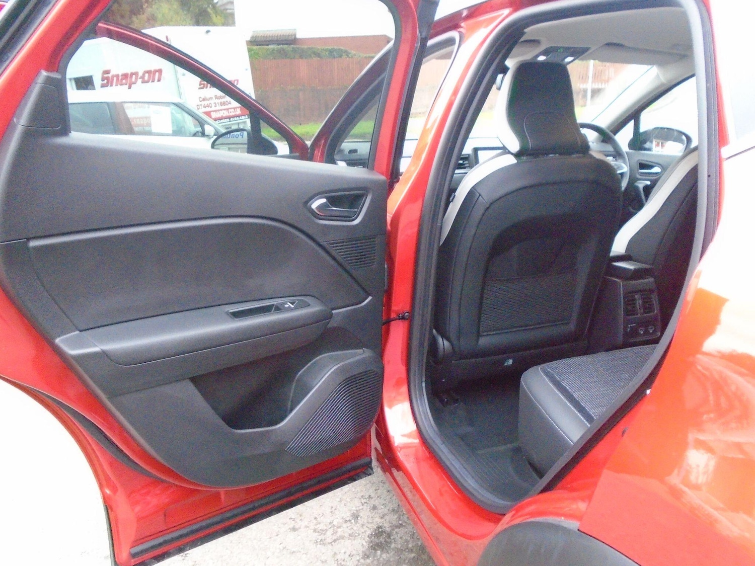 Used Renault Captur for sale - 76994481: Photo 32