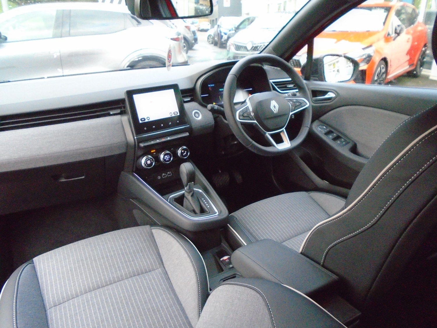 Used Renault Clio 2025 for sale - 76765264: Photo 27