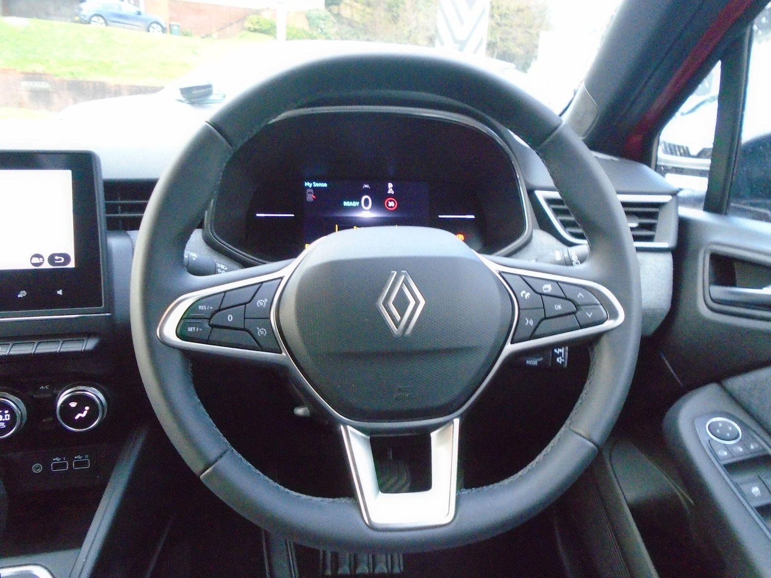 Used Renault Clio 2025 for sale - 76765264: Photo 34