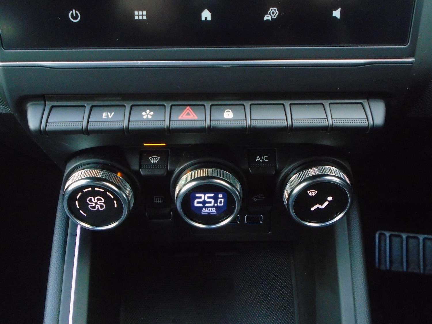 Used Renault Clio 2025 for sale - 76765264: Photo 42