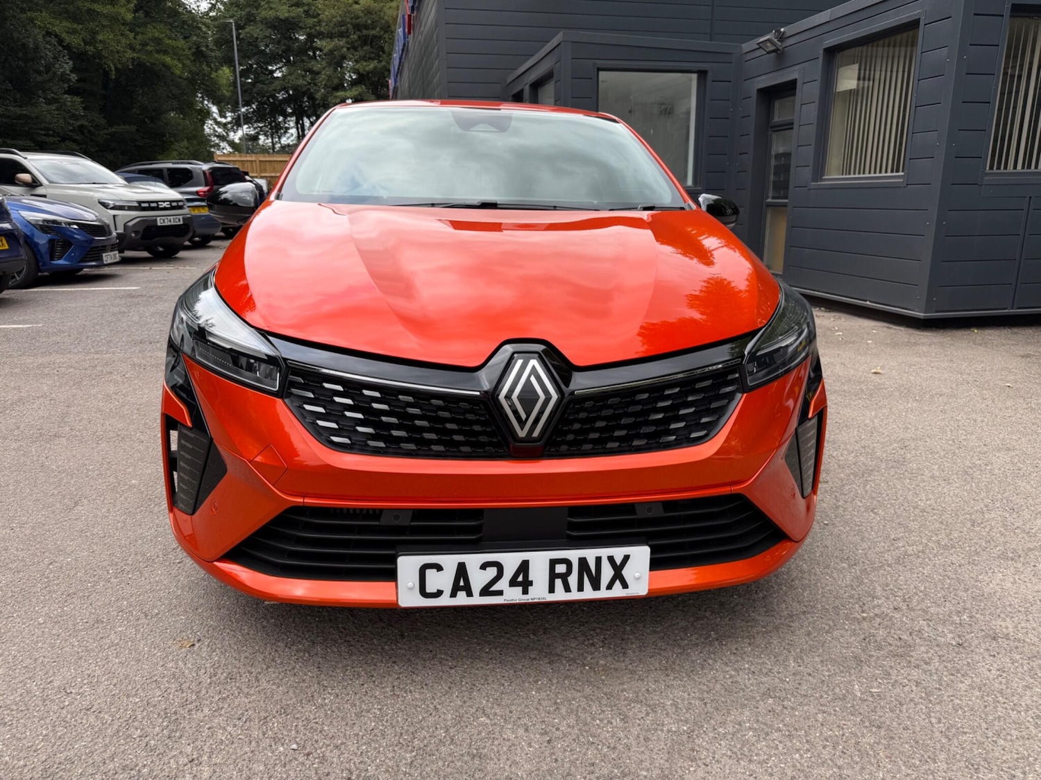 Used Renault Clio 2024 for sale - 76136709: Photo 2