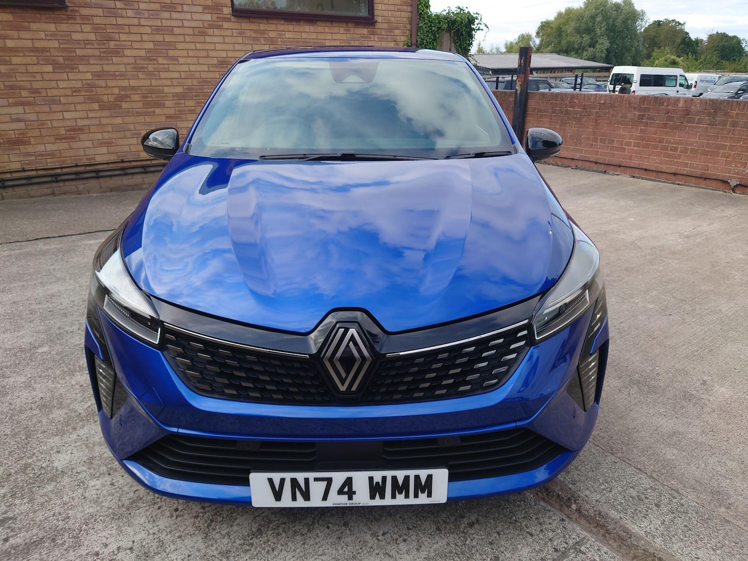 Used Renault Clio 2024 for sale - 76644980: Photo 2