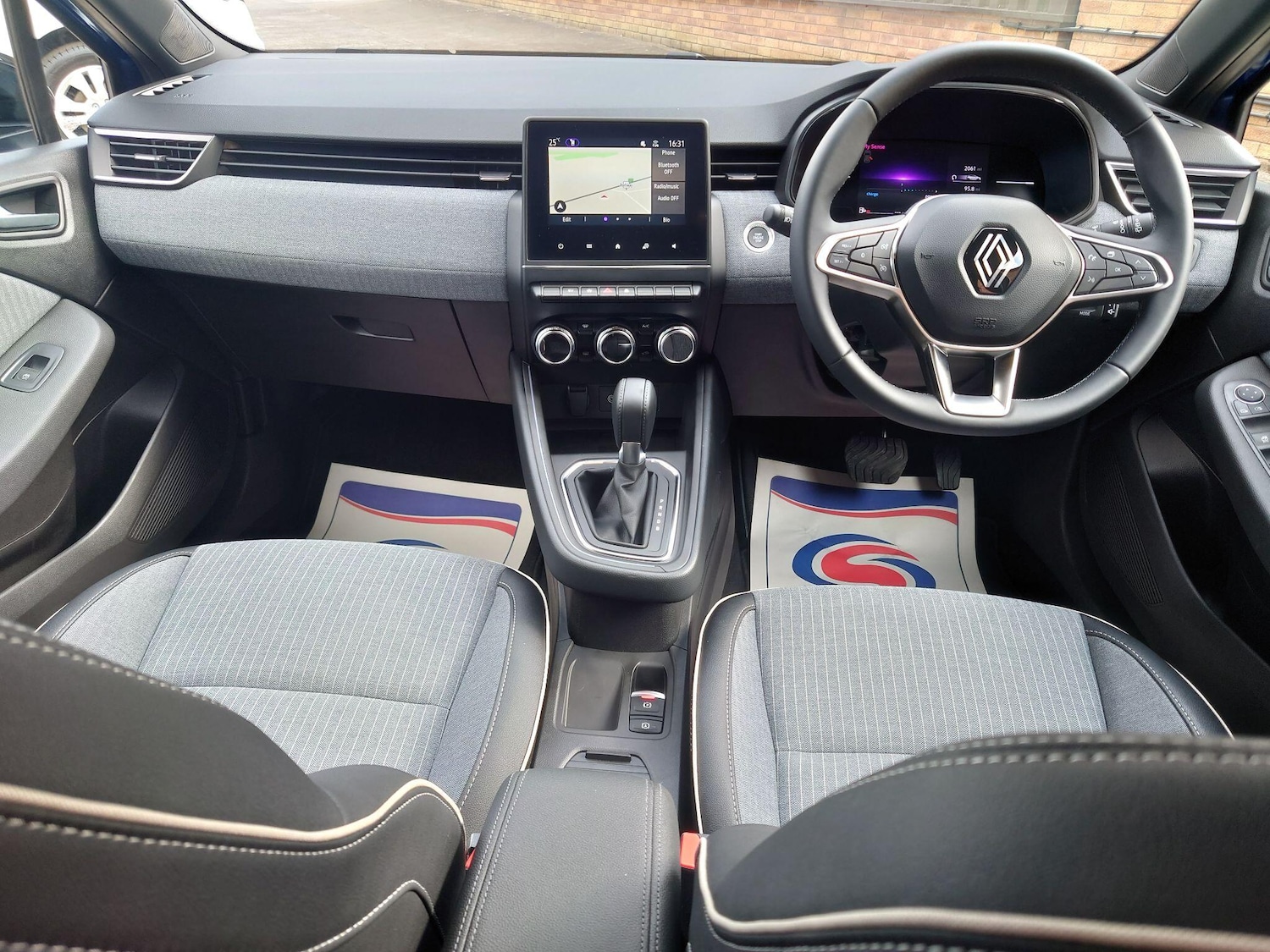 Used Renault Clio 2024 for sale - 76644980: Photo 9