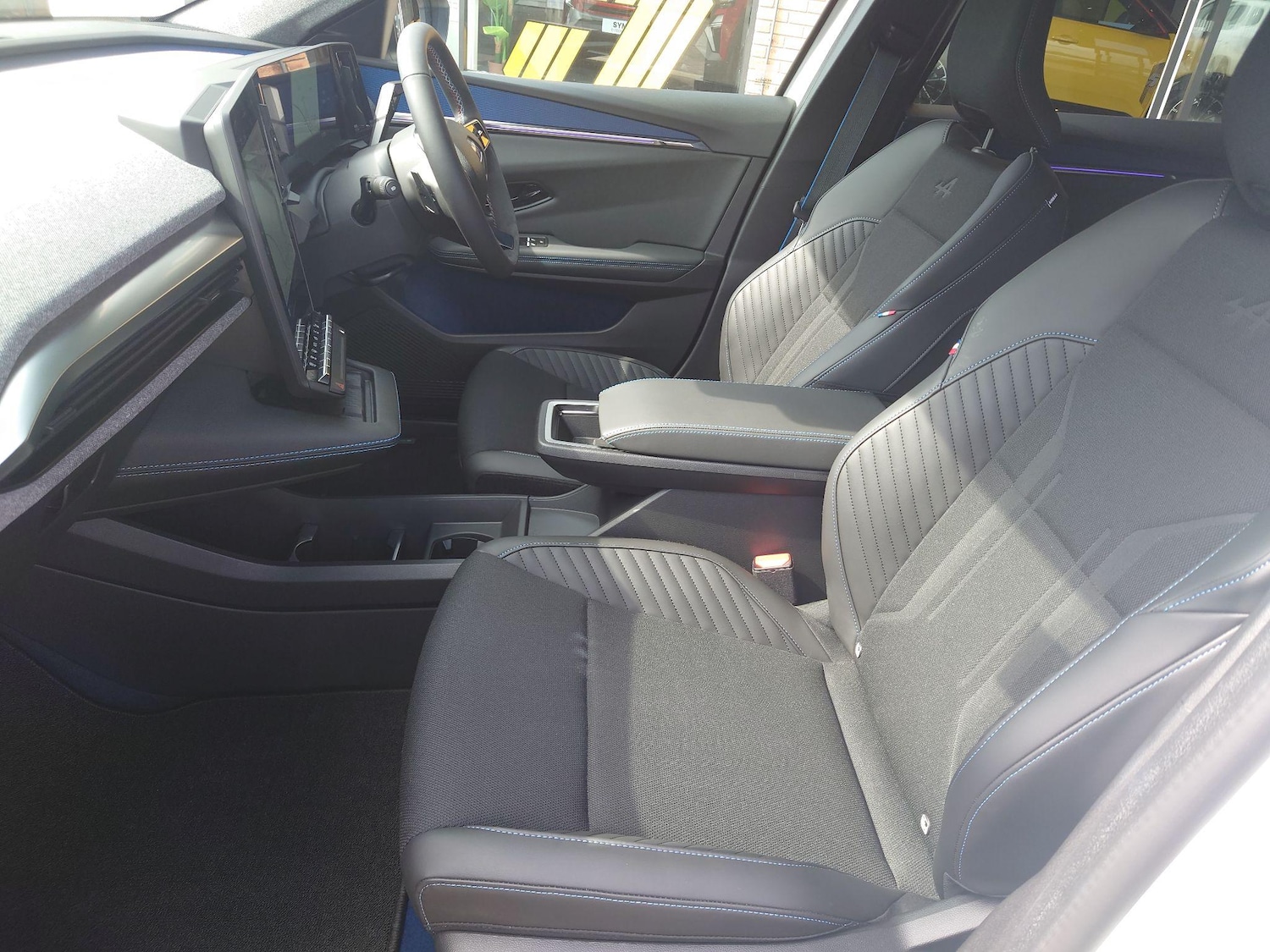 Used Renault Scenic E-Tech 2025 for sale - 76645448: Photo 12