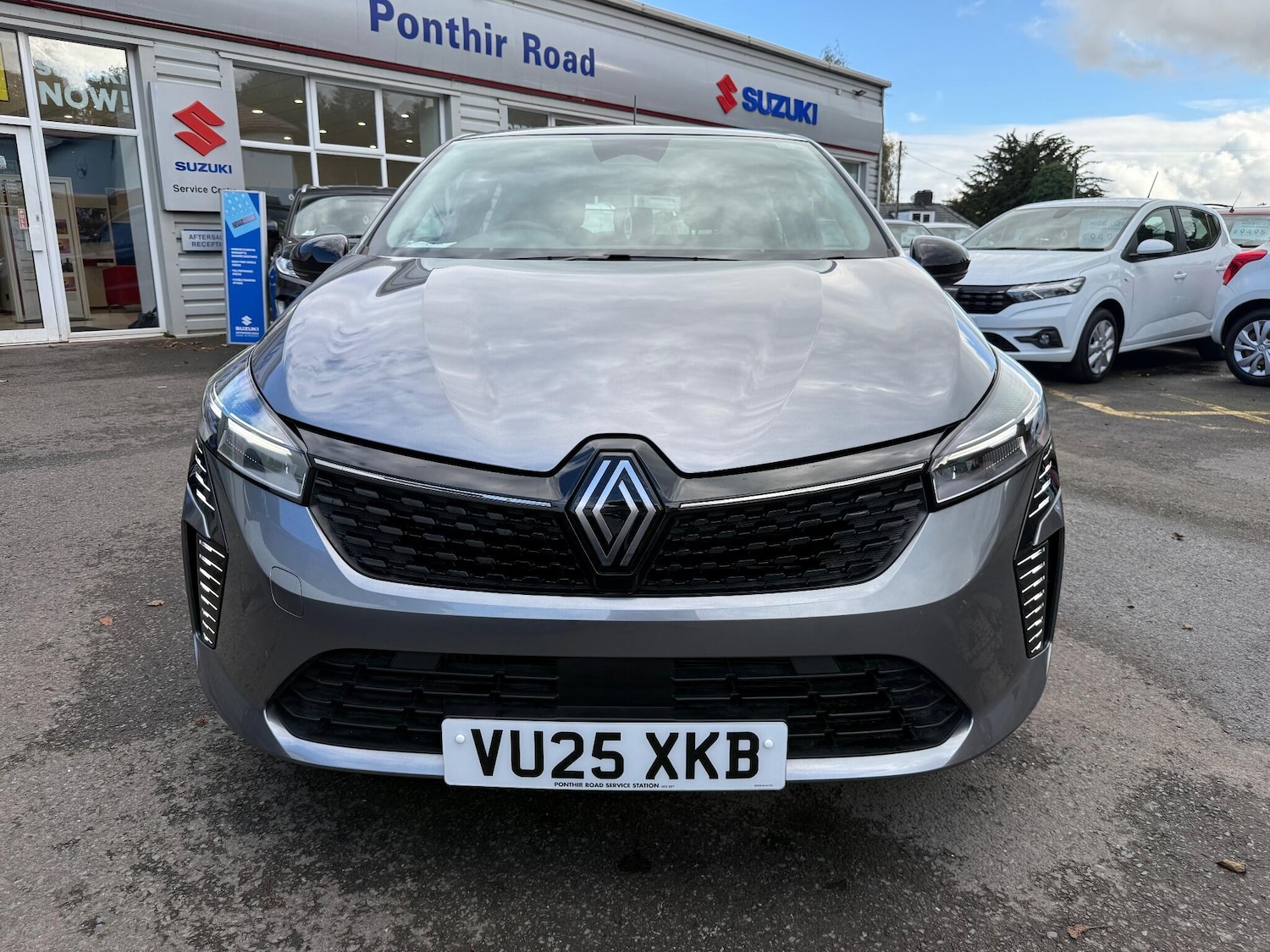 Used Renault Clio 2025 for sale - 76645520: Photo 2