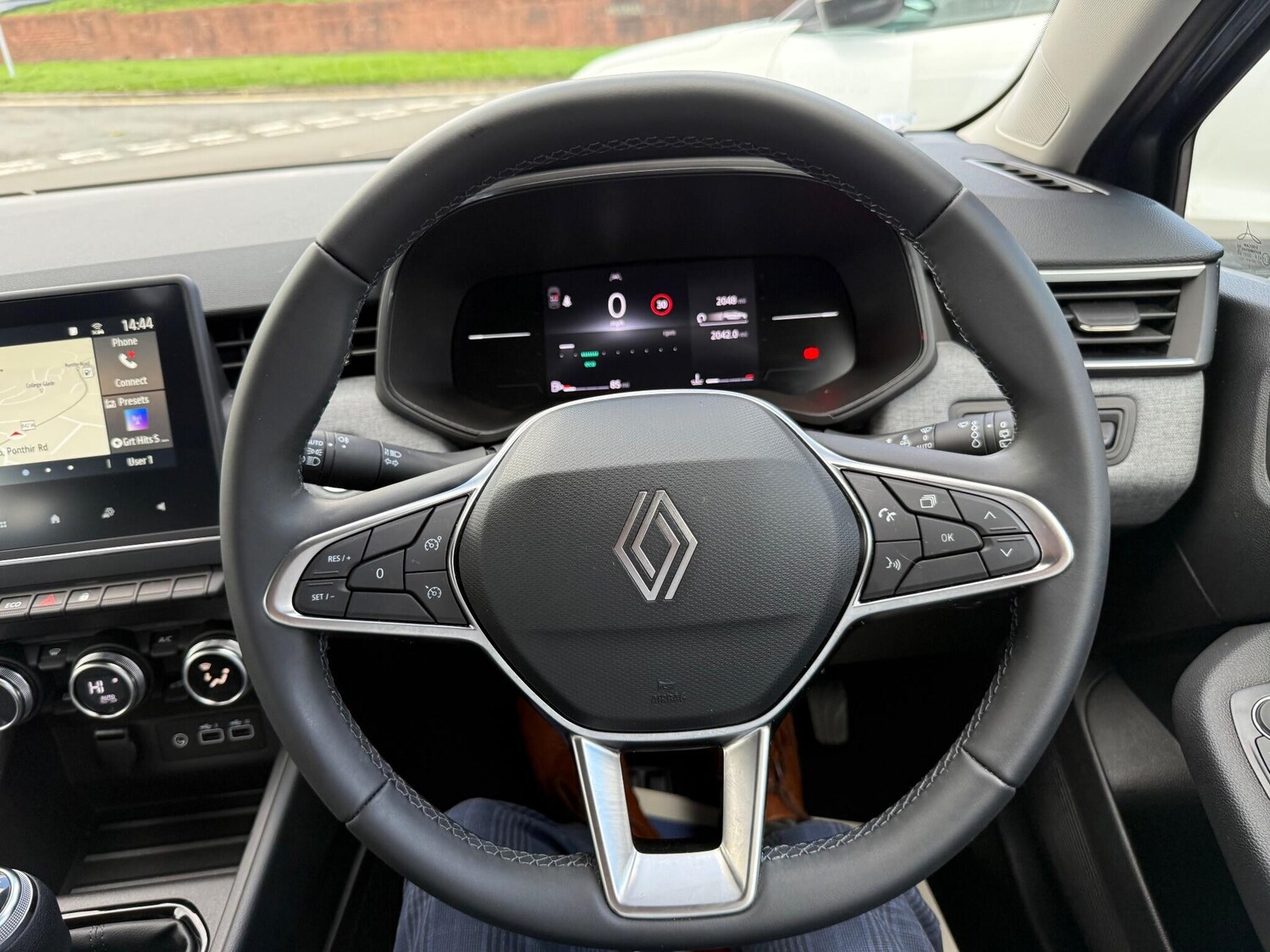 Used Renault Clio 2025 for sale - 76645520: Photo 25