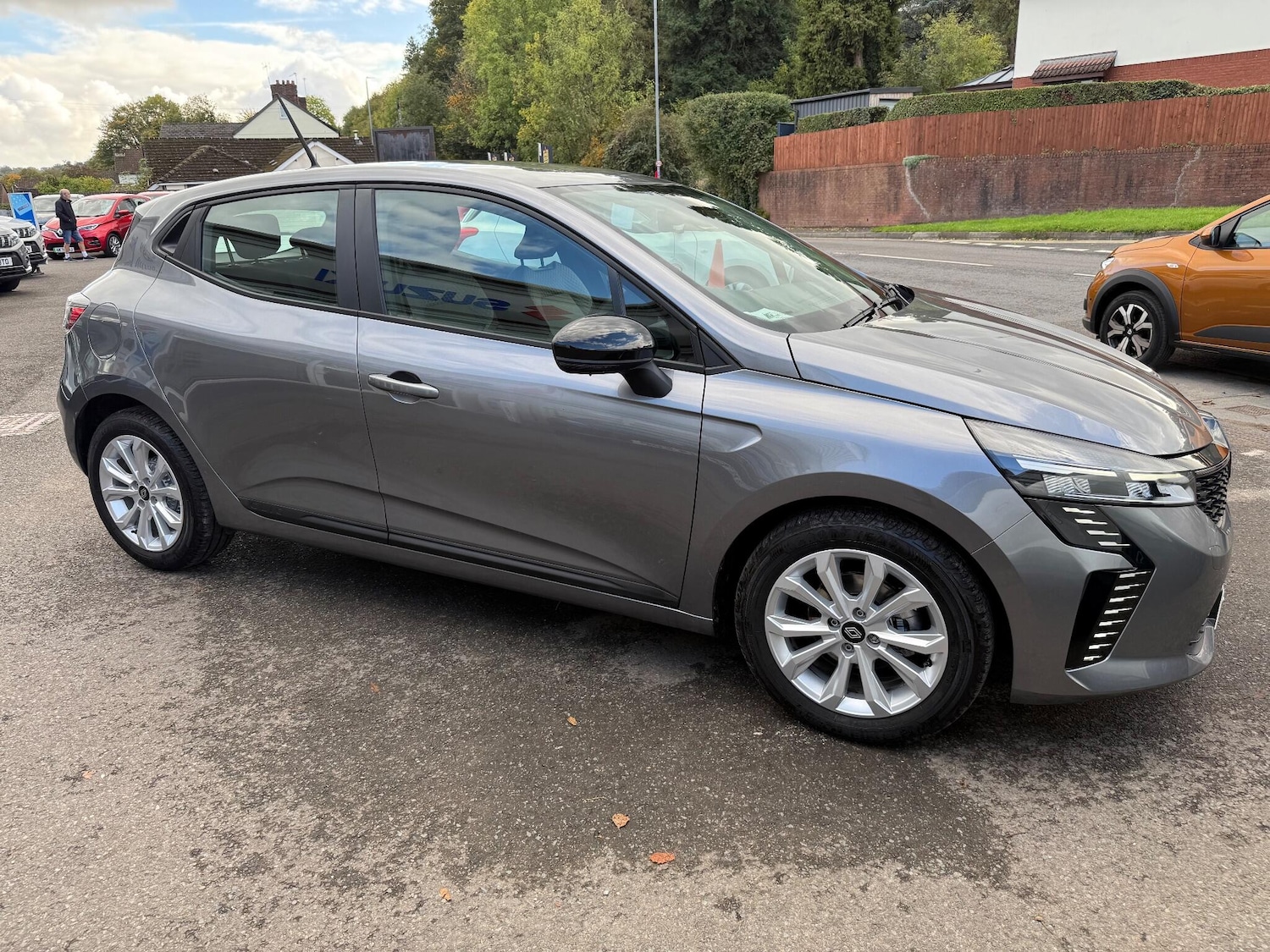 Used Renault Clio 2025 for sale - 76645520: Photo 5