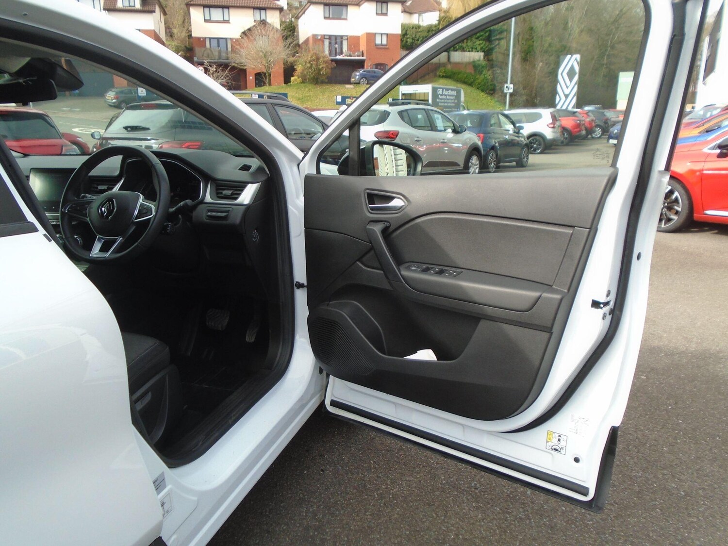 Used Renault Captur for sale - 77684084: Photo 17