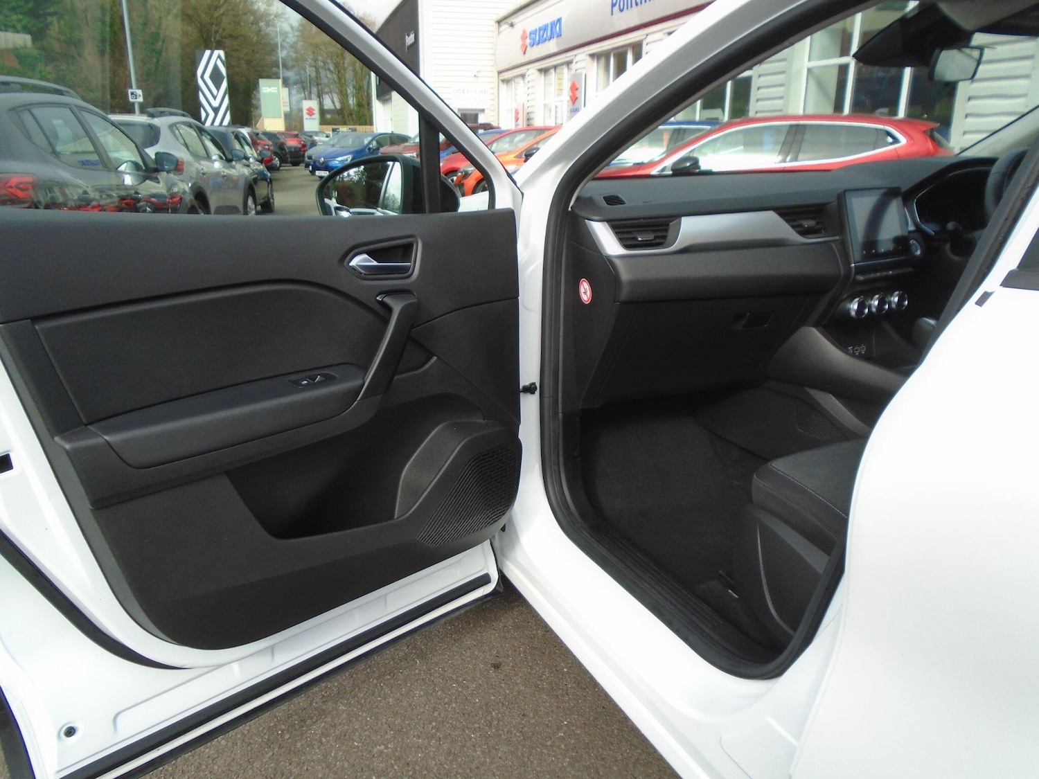 Used Renault Captur for sale - 77684084: Photo 24