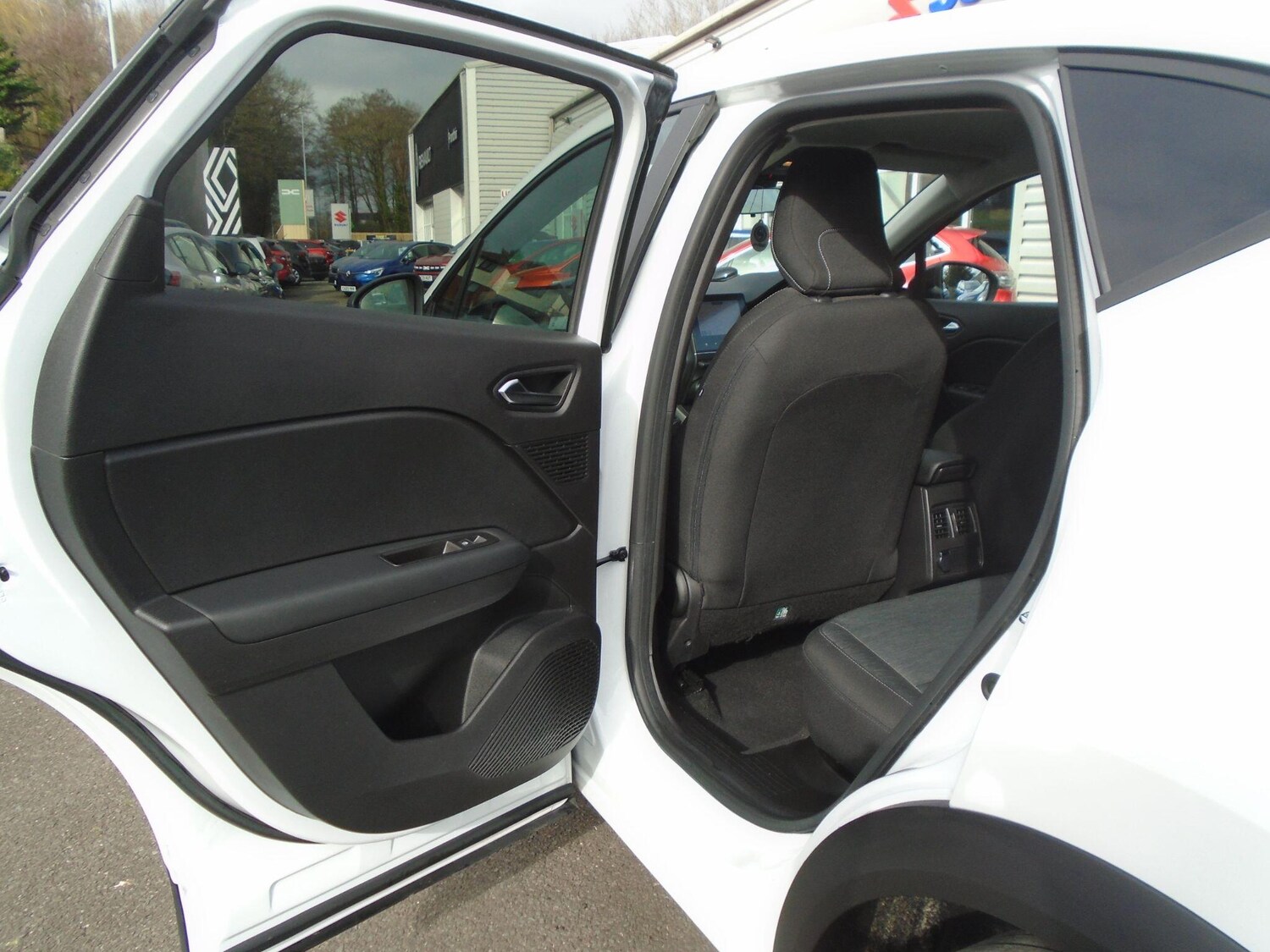 Used Renault Captur for sale - 77684084: Photo 28