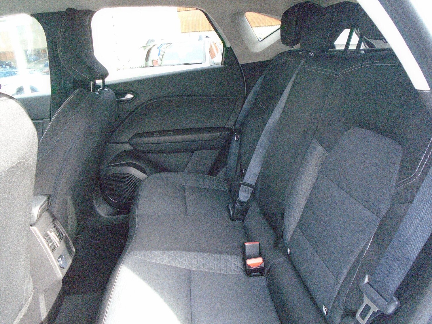 Used Renault Captur for sale - 77684084: Photo 30