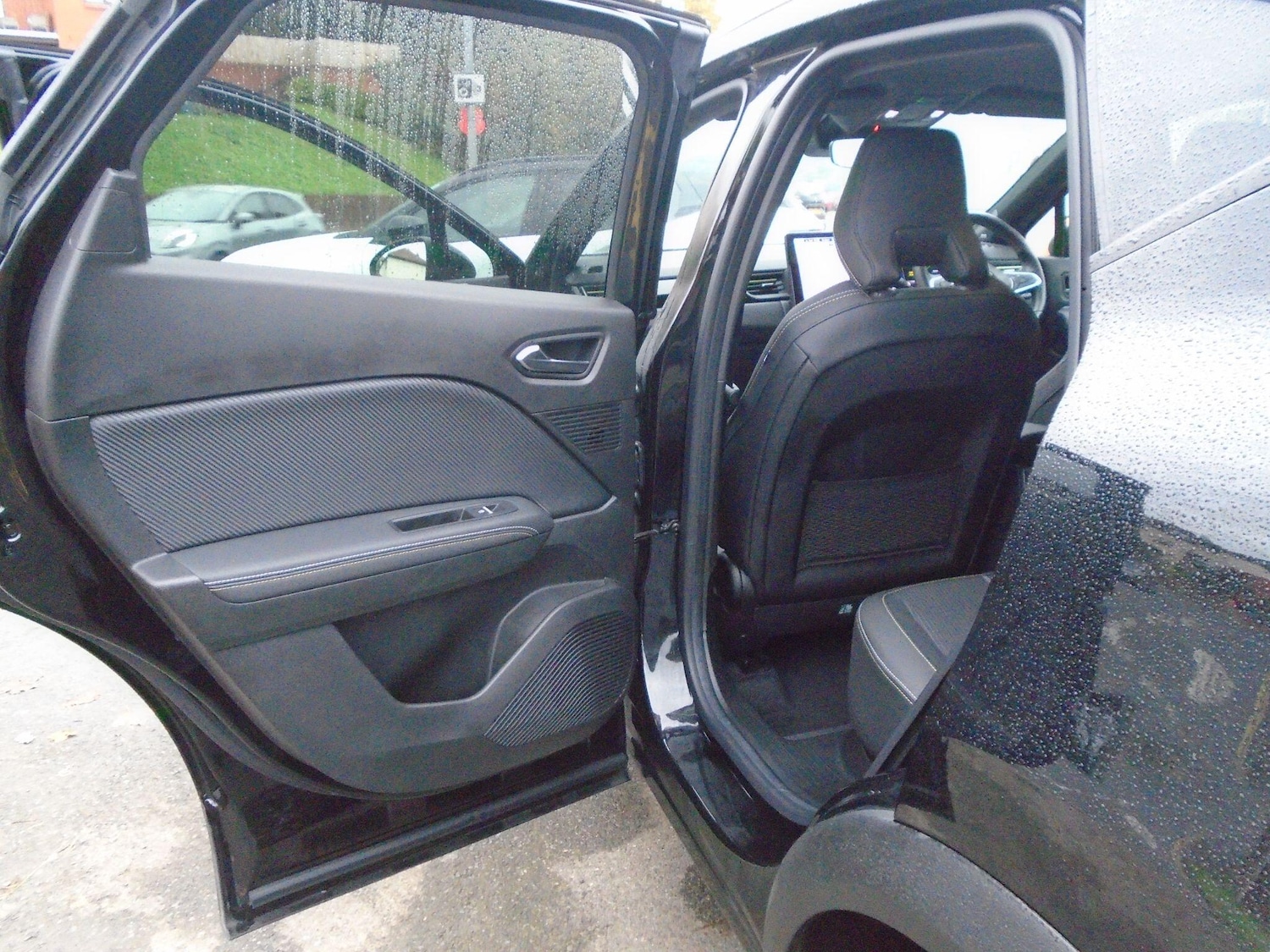 Used Renault Captur 2023 for sale - 76528025: Photo 32
