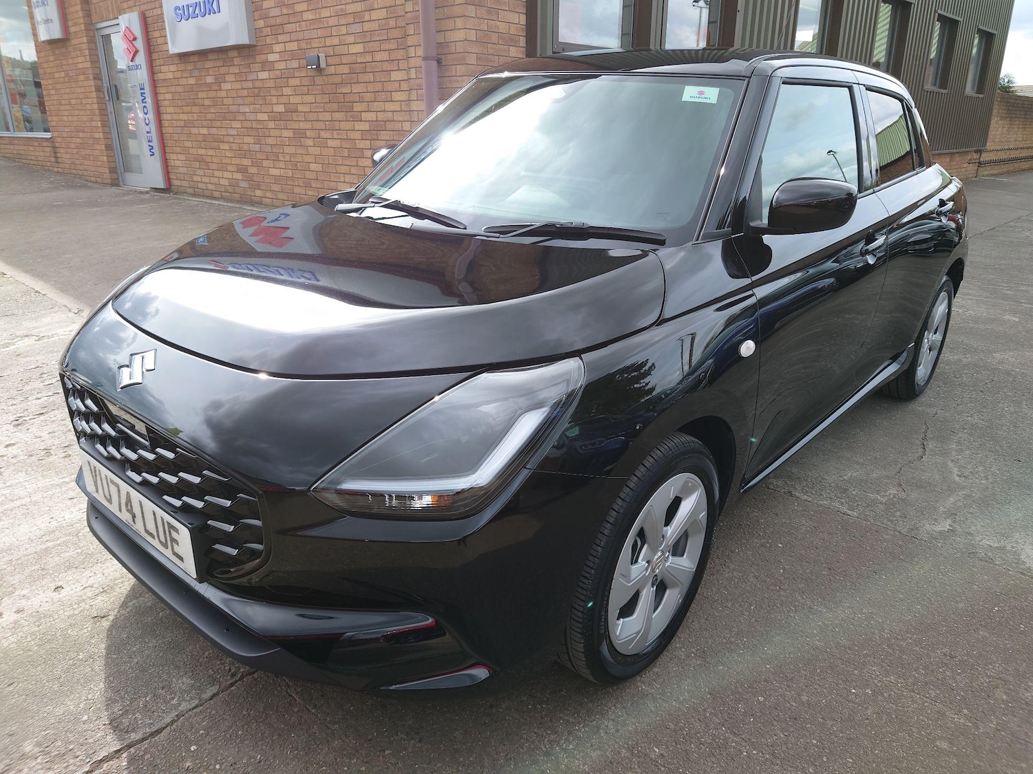 Used Suzuki Swift 2024 for sale - 76100970: Photo 3