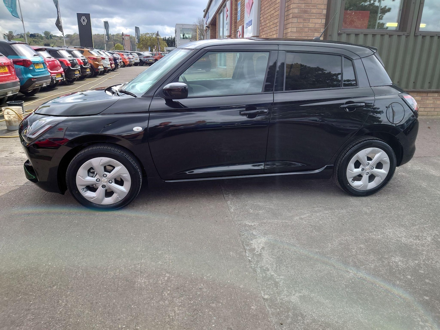 Used Suzuki Swift 2024 for sale - 76100970: Photo 4