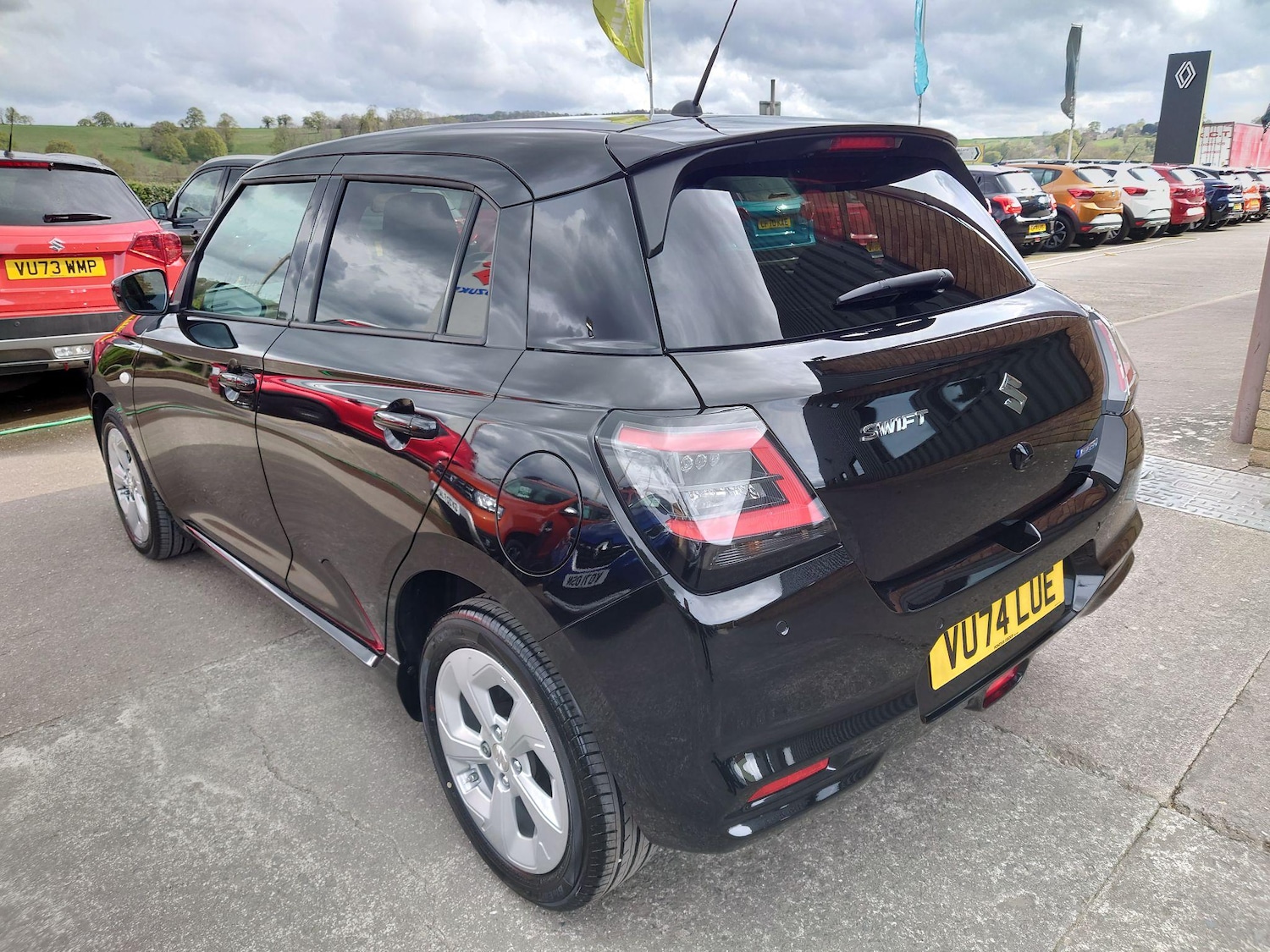 Used Suzuki Swift 2024 for sale - 76100970: Photo 5