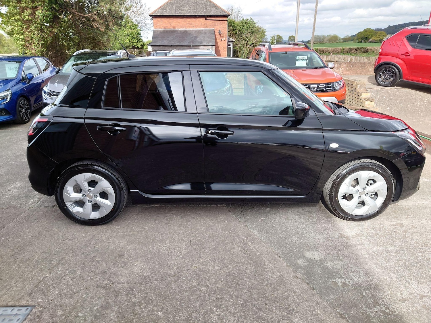 Used Suzuki Swift 2024 for sale - 76100970: Photo 8