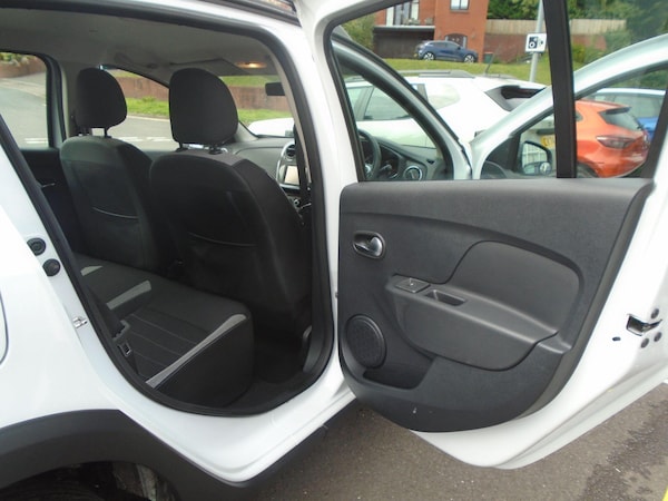 Used Dacia Sandero Stepway 2018 for sale - 76327378: Photo 24
