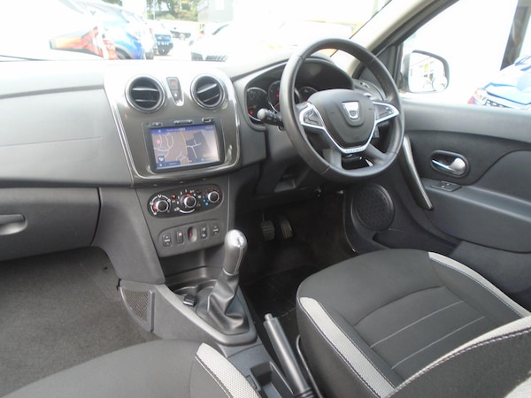 Used Dacia Sandero Stepway 2018 for sale - 76327378: Photo 28
