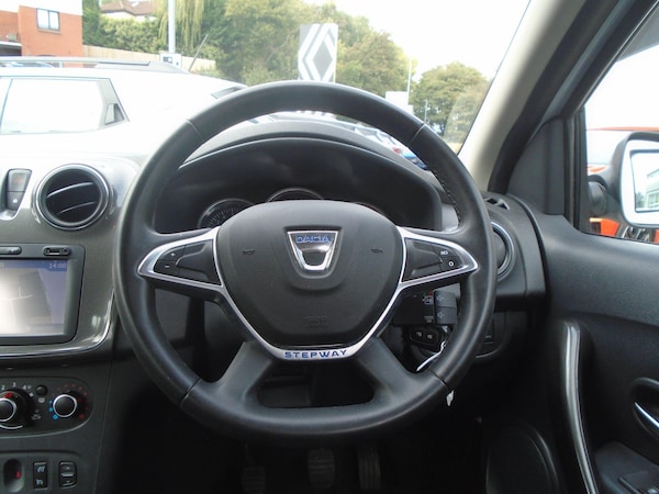 Used Dacia Sandero Stepway 2018 for sale - 76327378: Photo 36