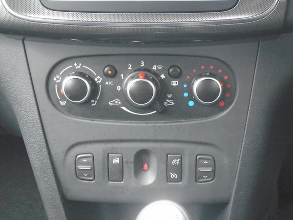 Used Dacia Sandero Stepway 2018 for sale - 76327378: Photo 41