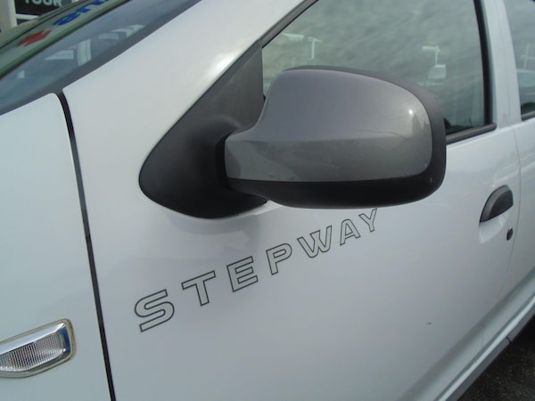 Used Dacia Sandero Stepway 2018 for sale - 76327378: Photo 9