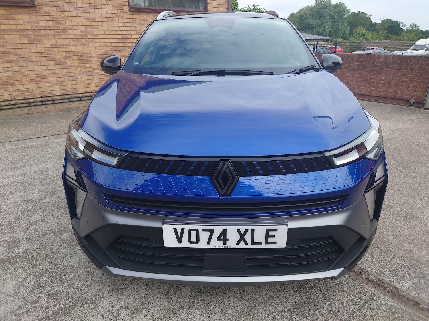 Used Renault Captur 2024 for sale - 76989012: Photo 2