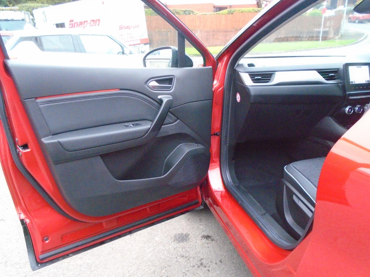 Used Renault Captur 2023 for sale - 76645524: Photo 28