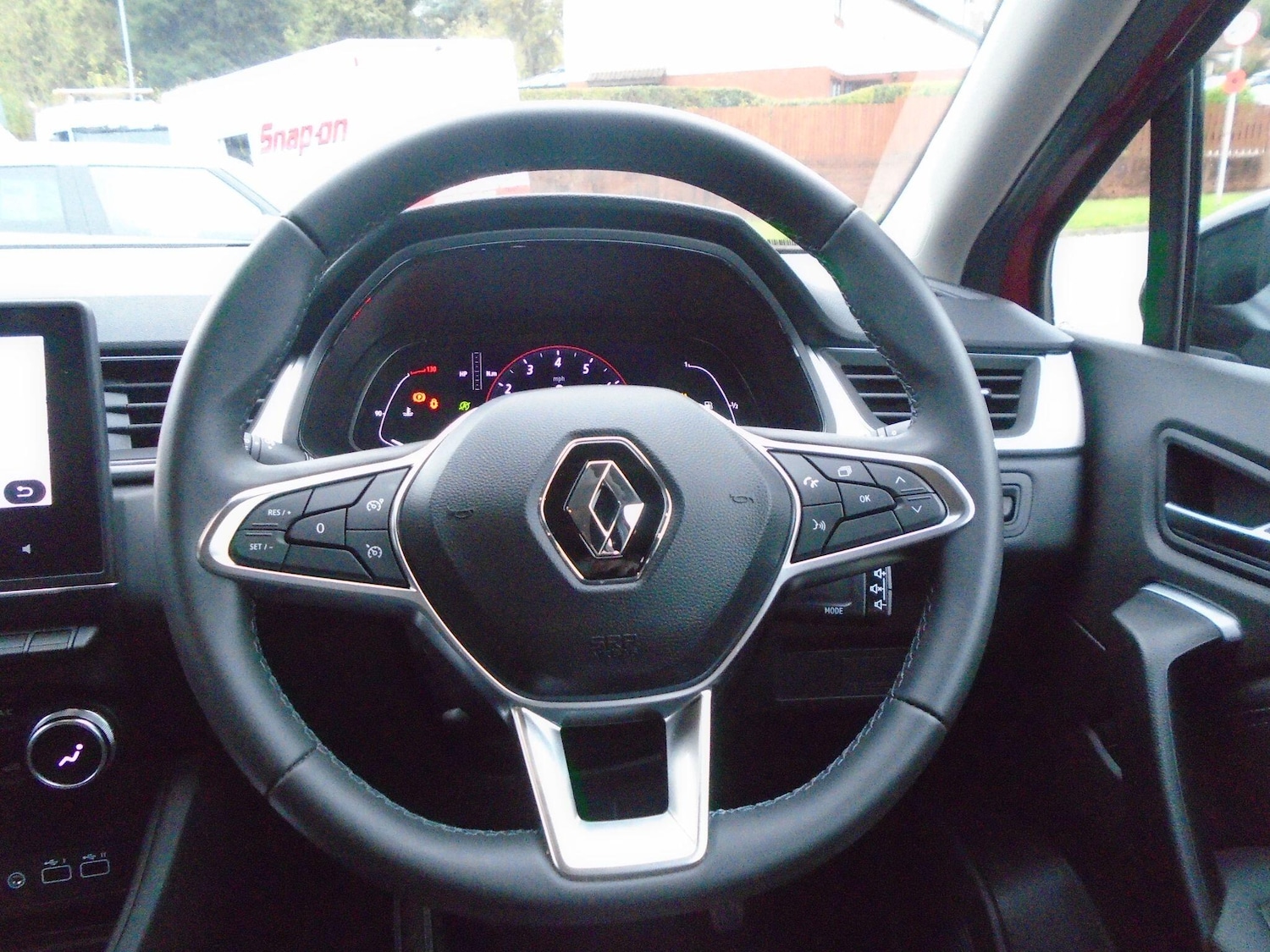 Used Renault Captur 2023 for sale - 76645524: Photo 35