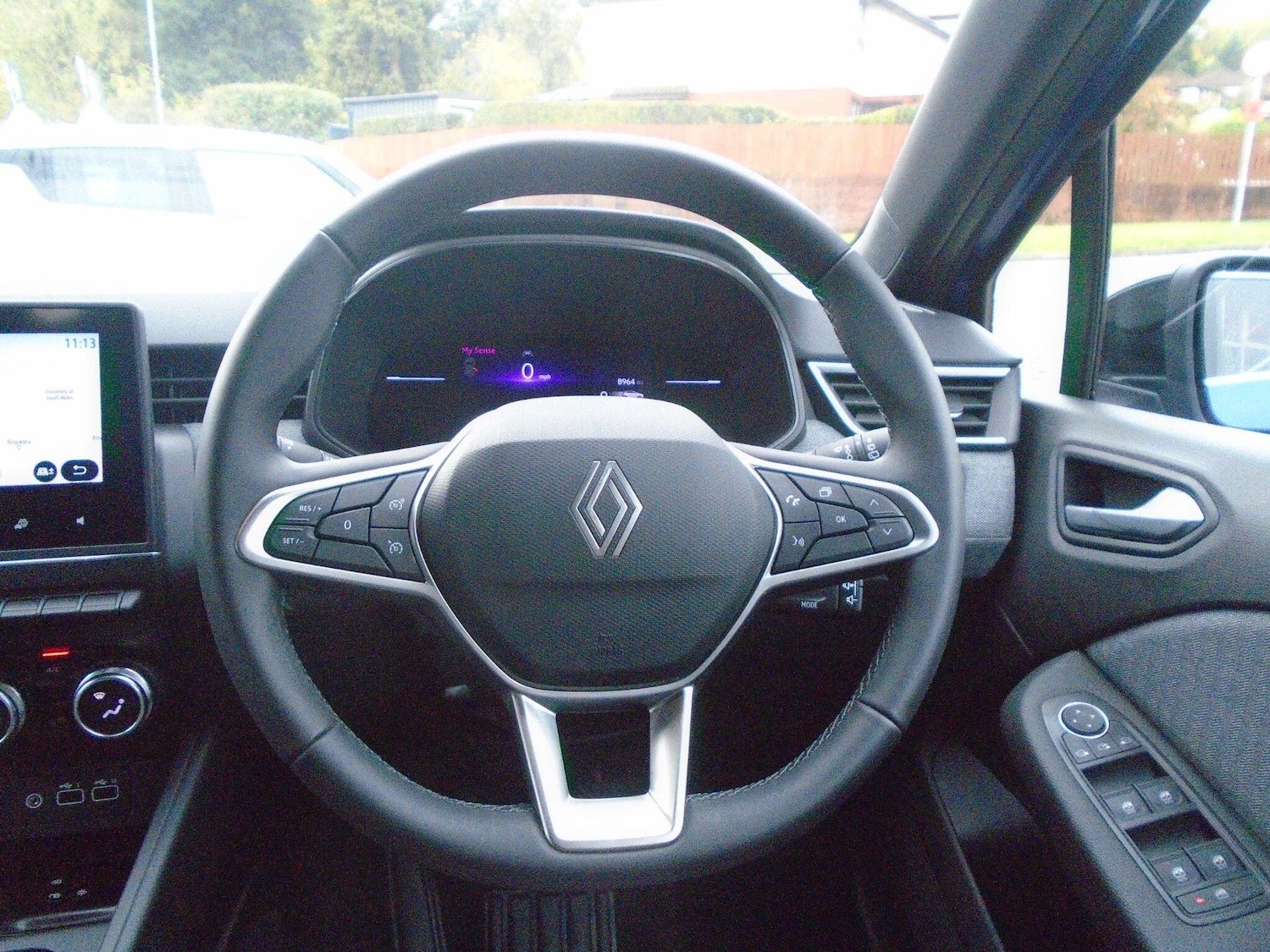 Used Renault Clio 2025 for sale - 76645470: Photo 32