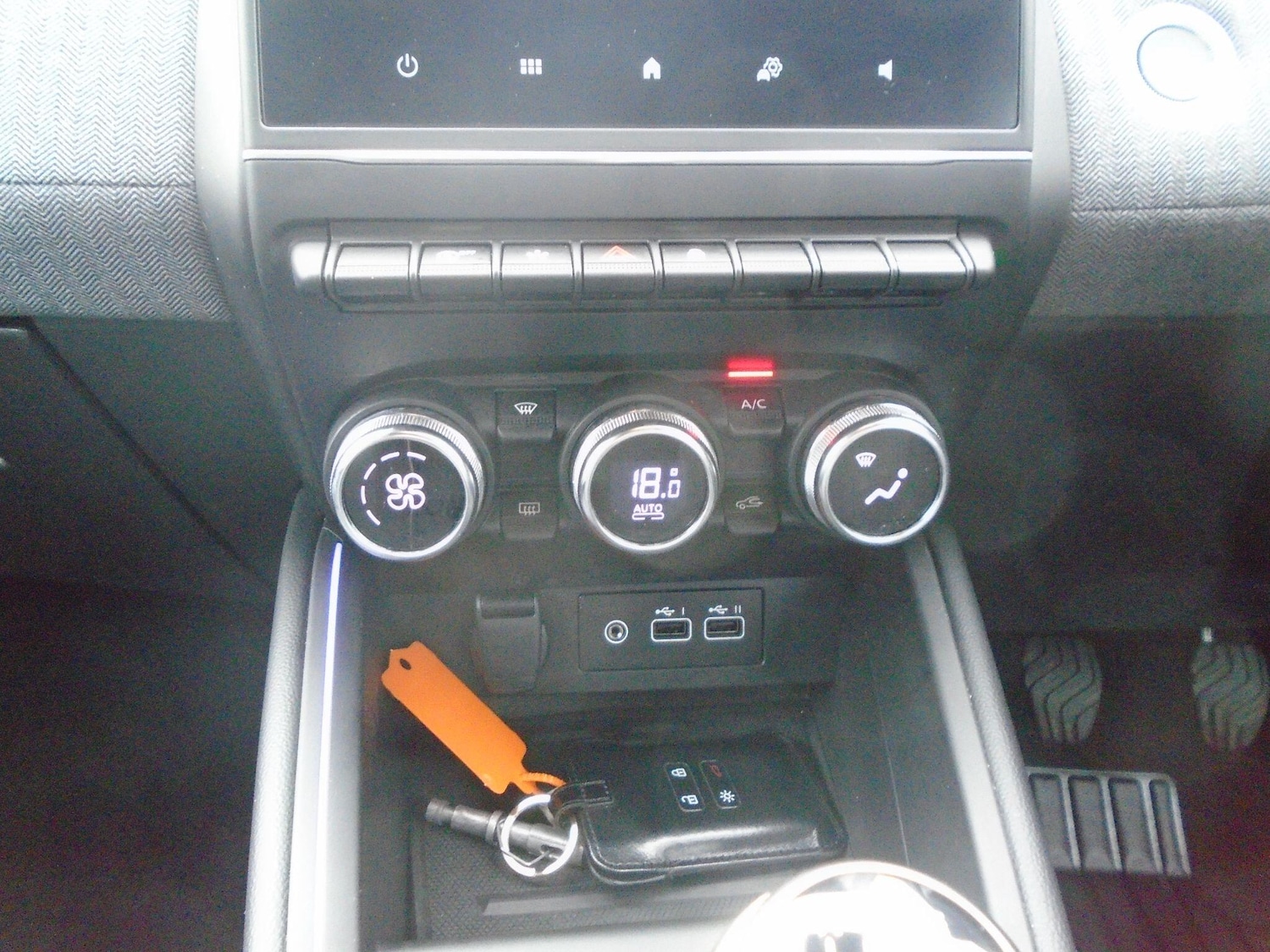 Used Renault Clio 2025 for sale - 76645470: Photo 37